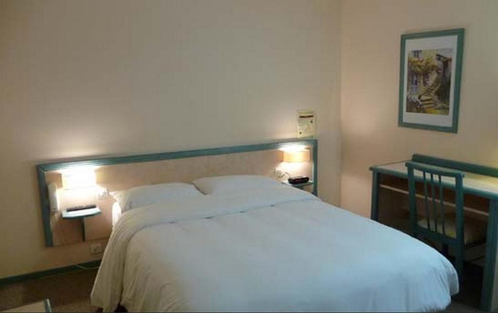 Hotel Le Chatelain Faulquemont Zimmer foto